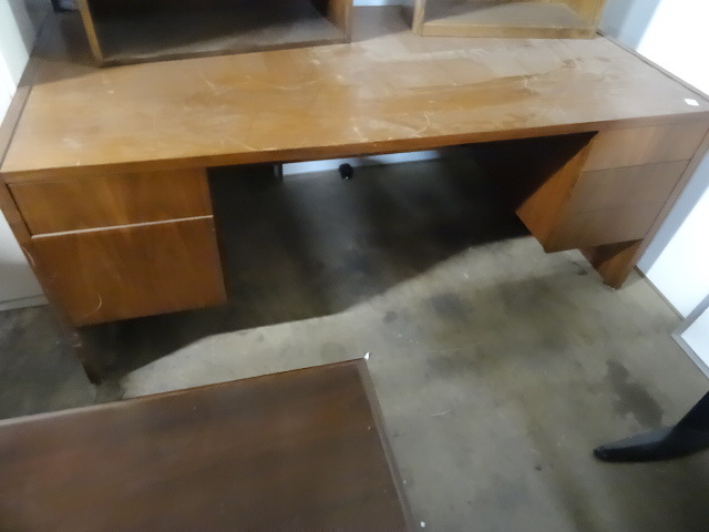 lot 41 image: 5 Drawer Office Desk 72 X 36 X 29