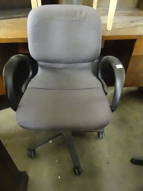 lot 38 image: Office Chair on Wheels