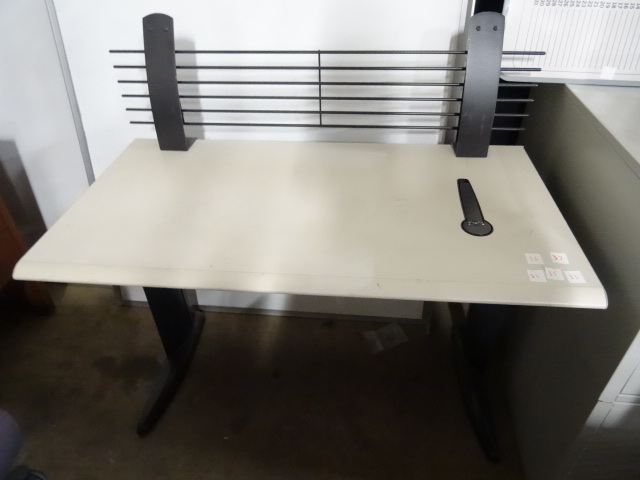 lot 37 image: Adjustable Height Work Station
