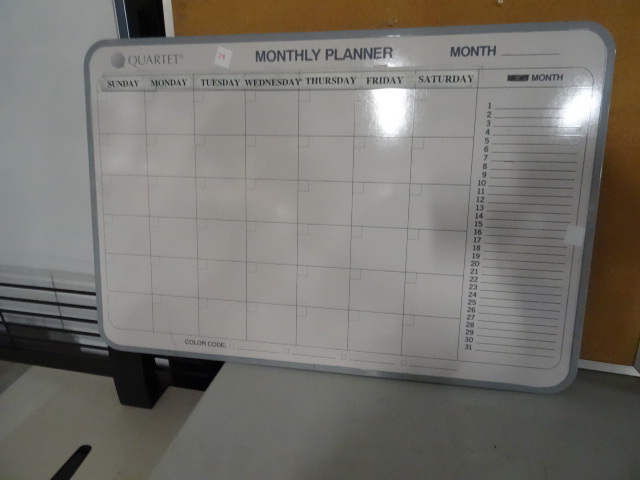 lot 28 image: Quartet Monthly Planner White Board