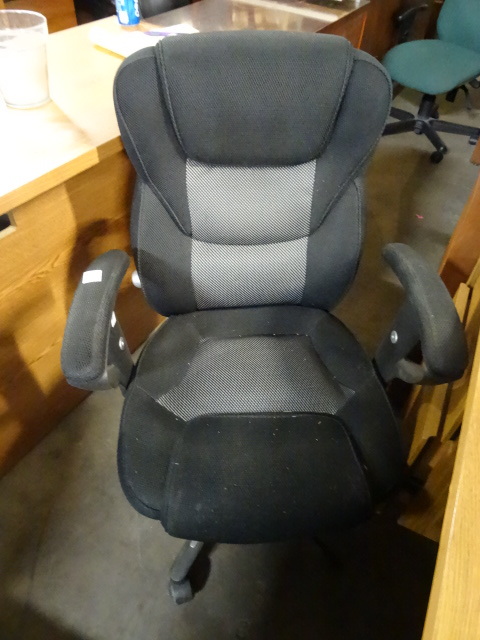 lot 15 image: Office Chair on Wheels
