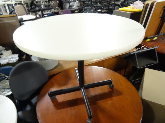lot 9 image: 36 Round Table On Wheels