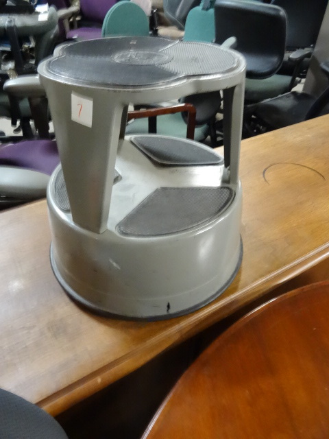 lot 7 image: Foot Stool on Wheels