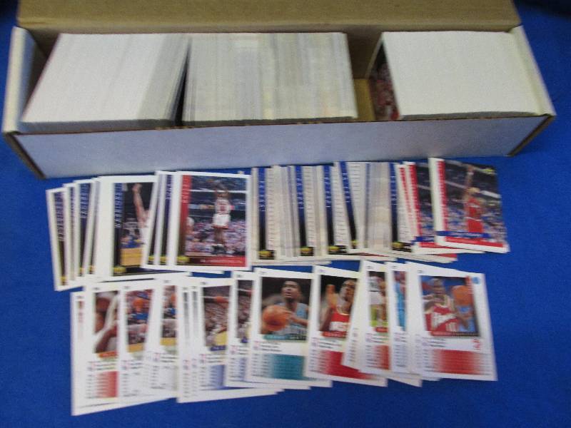 lot 1 image: 1993-94 upper deck basket ball card...
