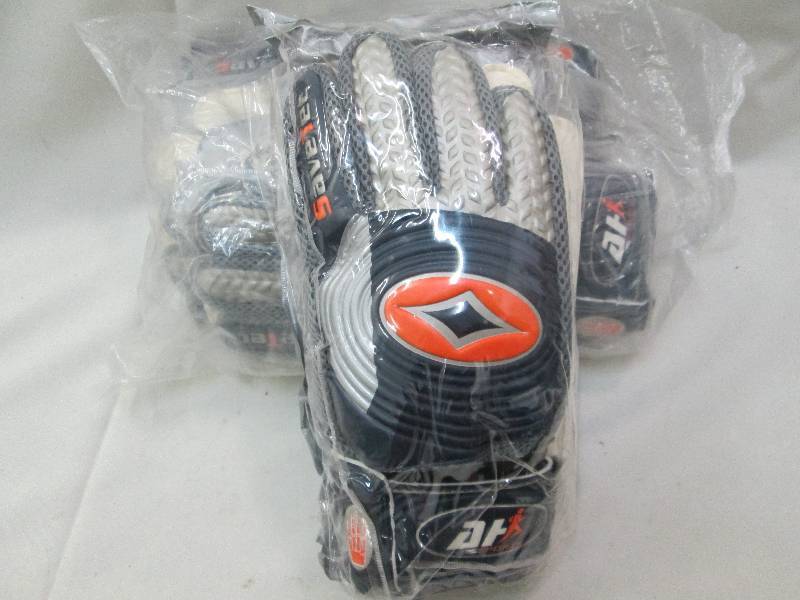 lot 62 image: Lot of 5 goal keeper gloves new, la...