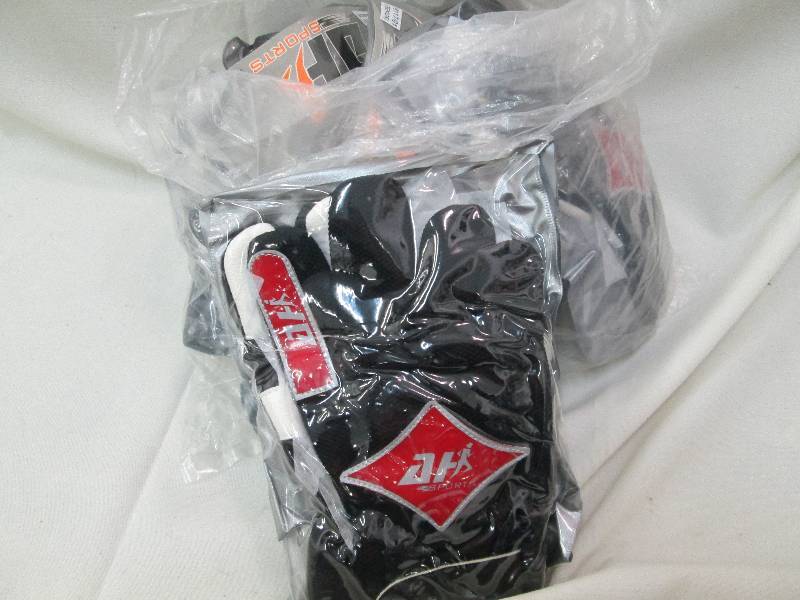 lot 63 image: Lot of 6 goal keeper gloves new,...