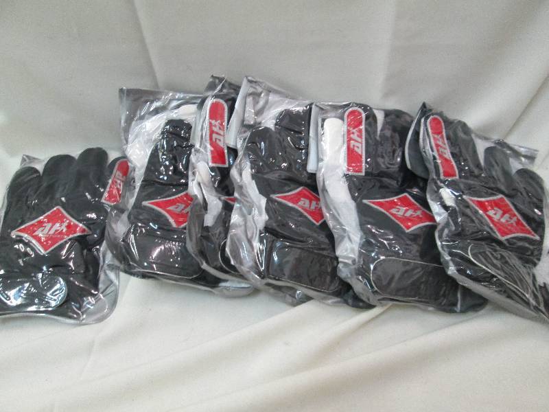 lot 64 image: Lot of 6 goal keeper gloves new,...