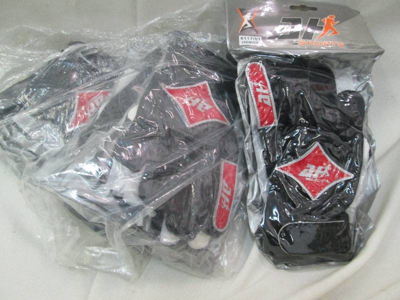 lot 65 image: Lot of 6 goal keeper gloves new,...