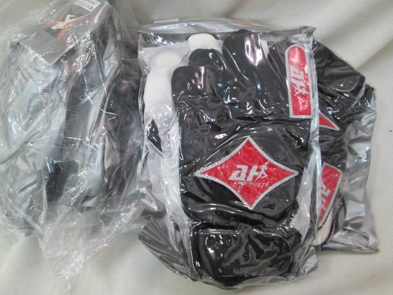 lot 66 image: Lot of 6 goal keeper gloves new,...