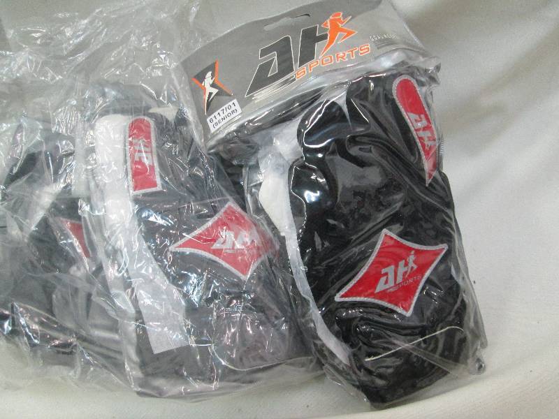 lot 68 image: Lot of 6 goal keeper gloves new,...