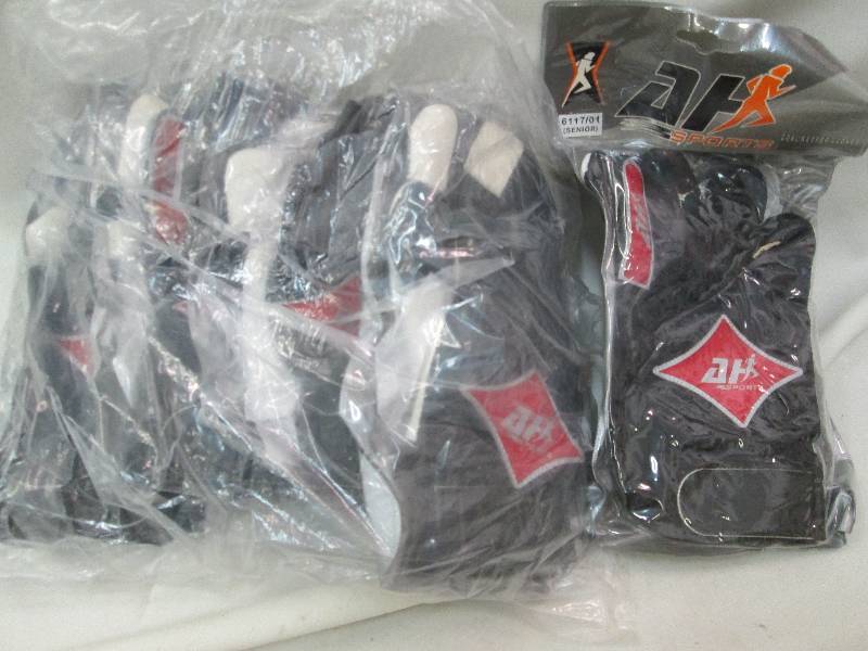 lot 69 image: Lot of 6 goal keeper gloves new,...