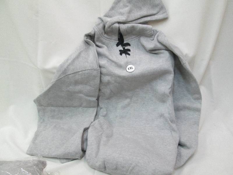 lot 86 image: Lot of 4 new grey hooded sweatshirt...
