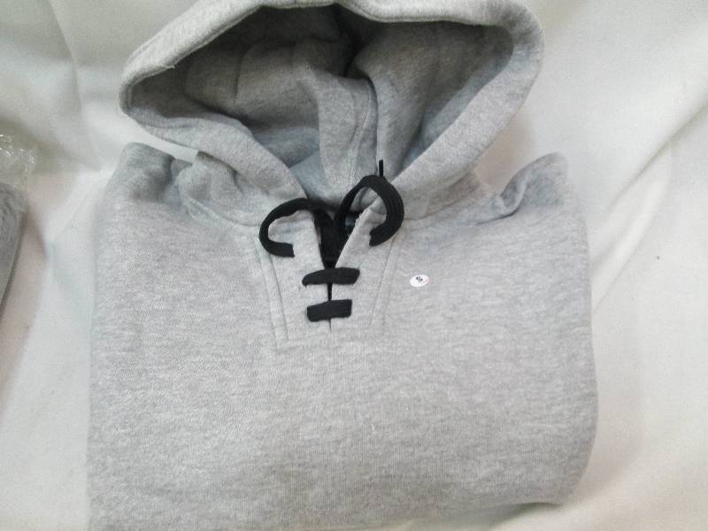 lot 89 image: Lot of 4 new small grey hooded swea...