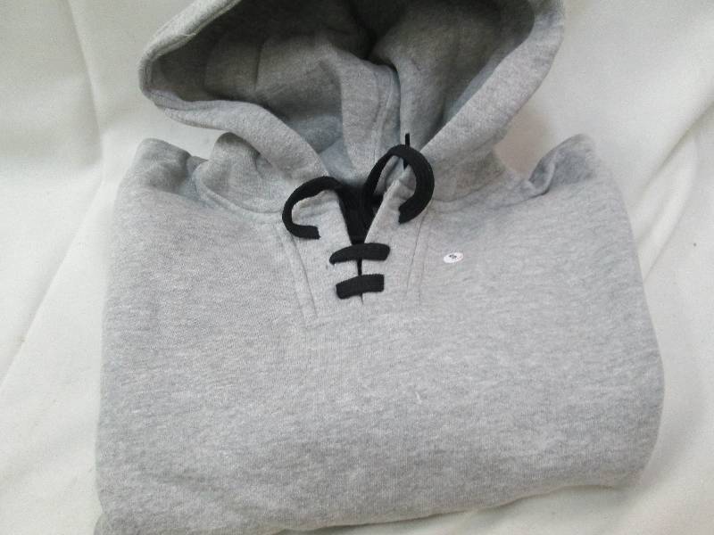 lot 90 image: Lot of 4 new small grey hooded swea...
