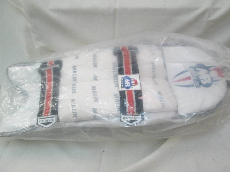 lot 107 image: Brand new cricket batting pads 1 pr...