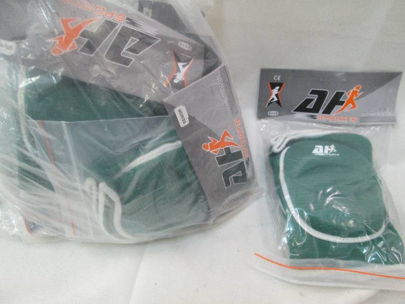 lot 112 image: Lot of 6 green volleyball kneepads,...