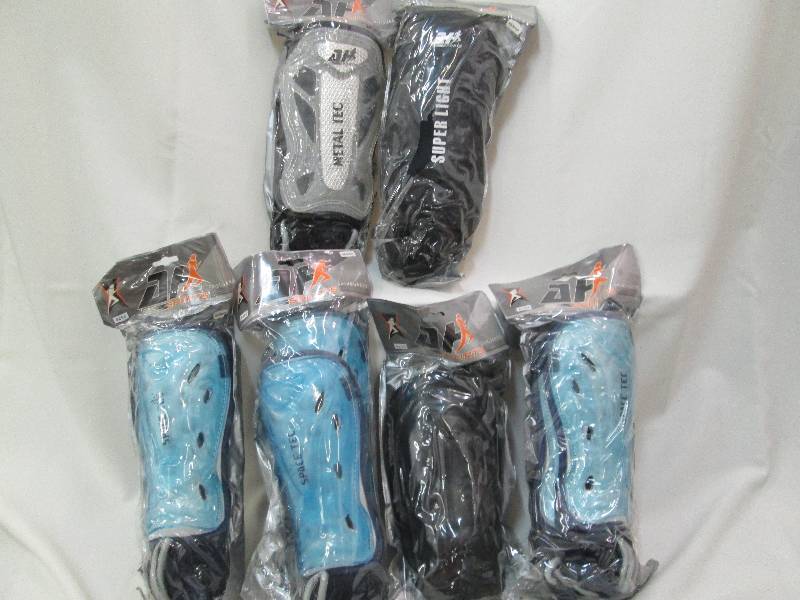 lot 115 image: Lot of 6 assorted pairs of new shin...