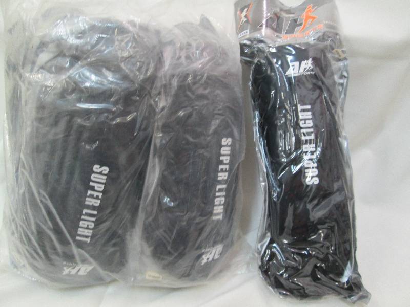 lot 120 image: Lot of 6 super light shin guards, n...