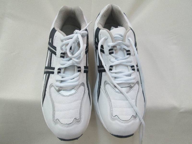 lot 139 image: New Mens size 11 white athletic sh...
