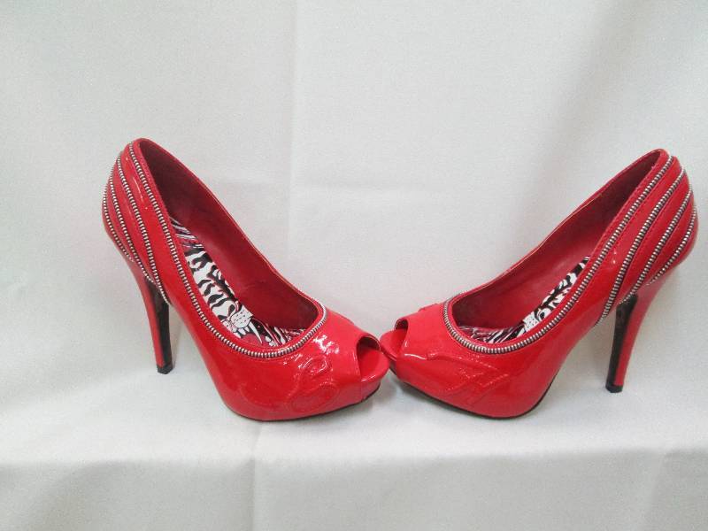 lot 140 image: Womens size 5 red fashion heel, ne...