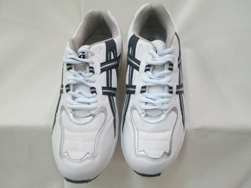 lot 142 image: New Mens size 11 12 white athleti...