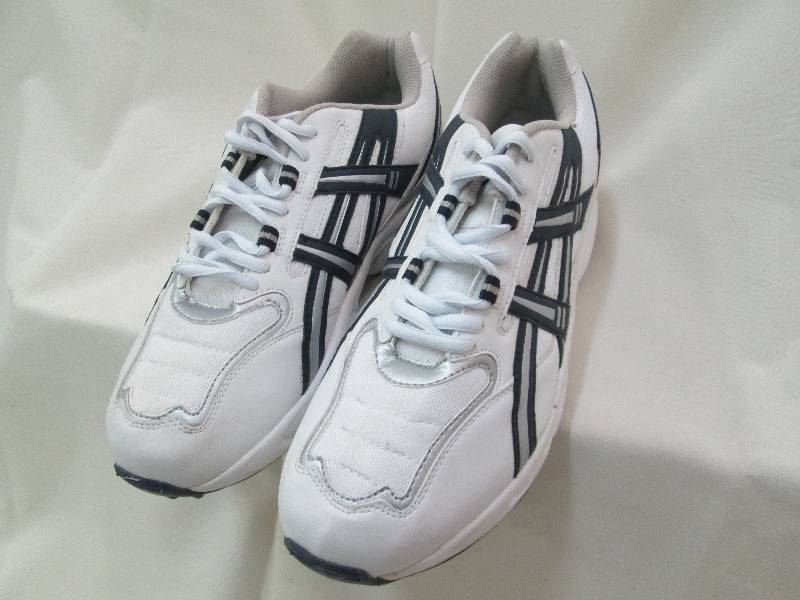 lot 143 image: New Mens size 11 white athletic sh...