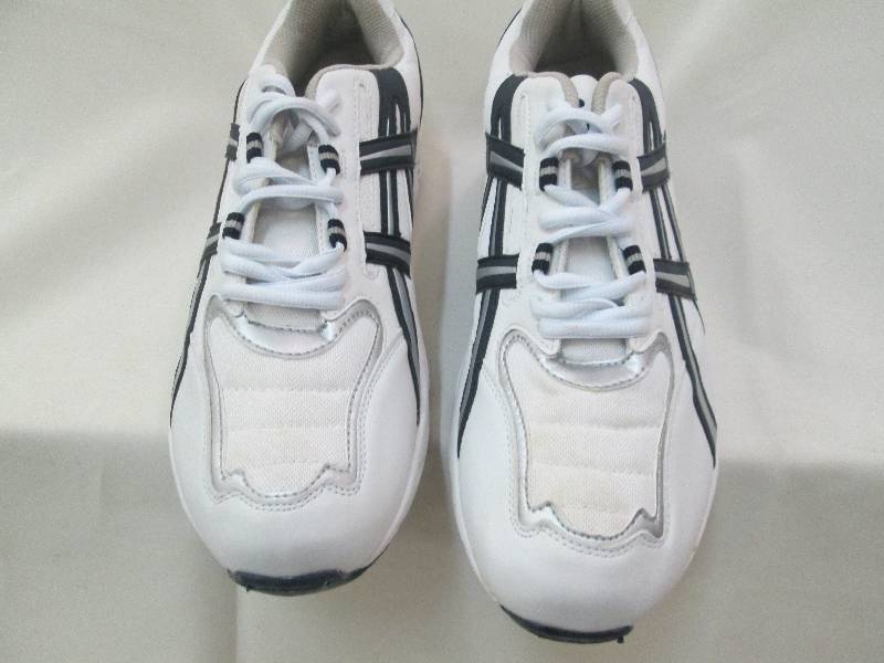 lot 146 image: New Mens size 11 white athletic sh...
