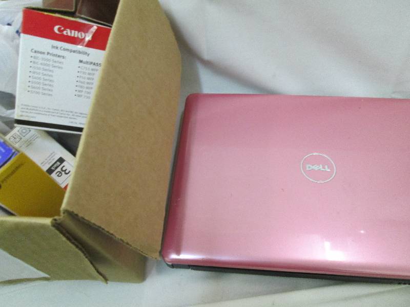 lot 149 image: Pink Dell laptop wo operating syst...