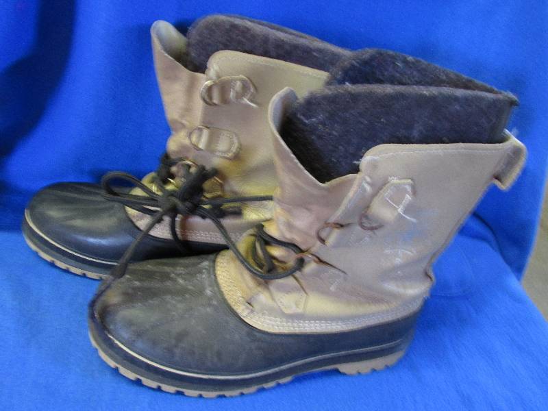 Size 10 Sorel Scout with felt liner...