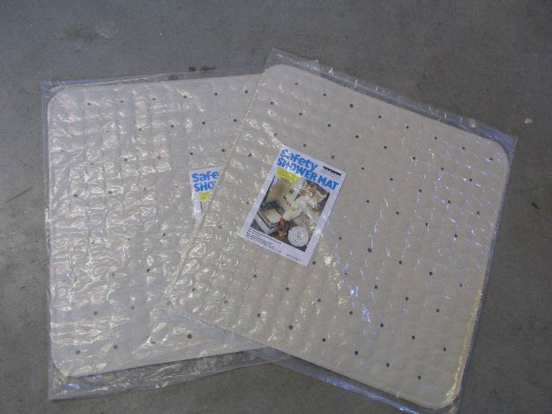 Brand newLot of 2 safety shower mat...