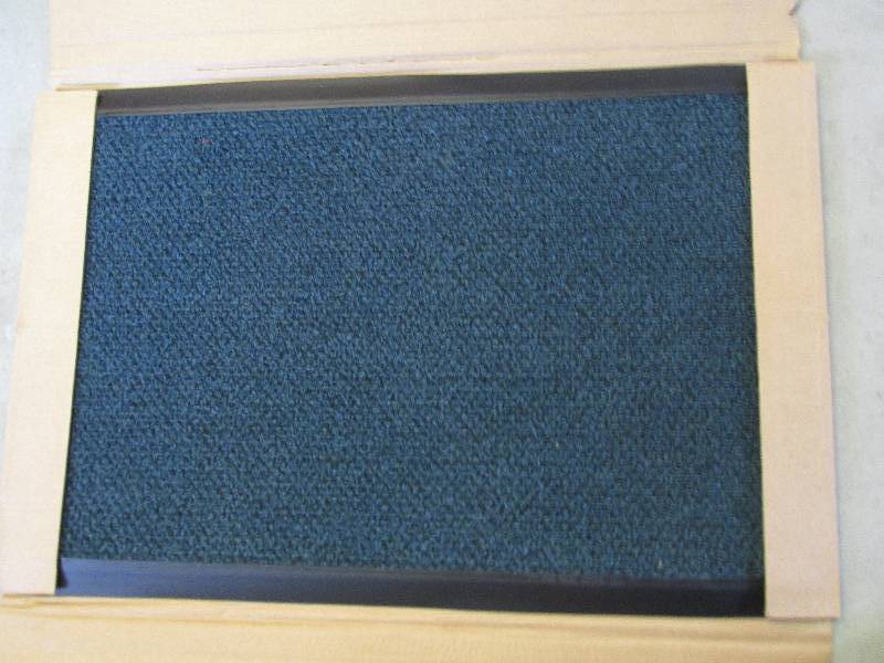 New in the box 3M nice rug with rub...