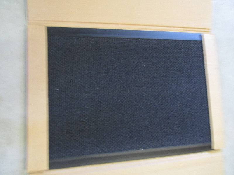 new in the box 3M nice rug with rub...