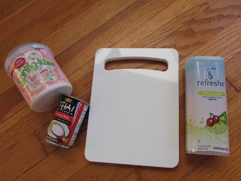Nice rubber feet grip cutting board...