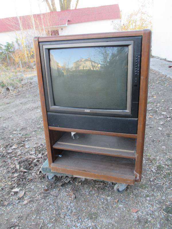 console TV, nice vintage look with ...