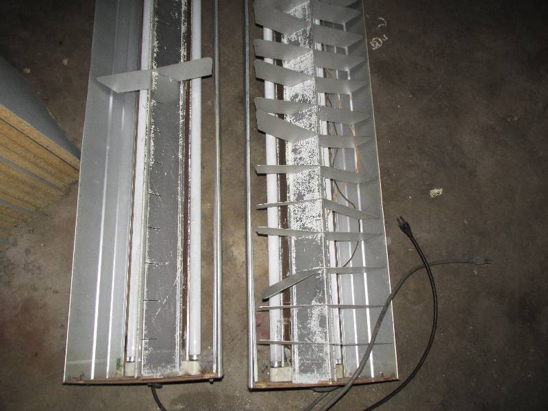 2 light fixtures for 8 fluorescent...
