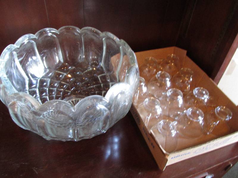lot 27 image: Punch bowl set...