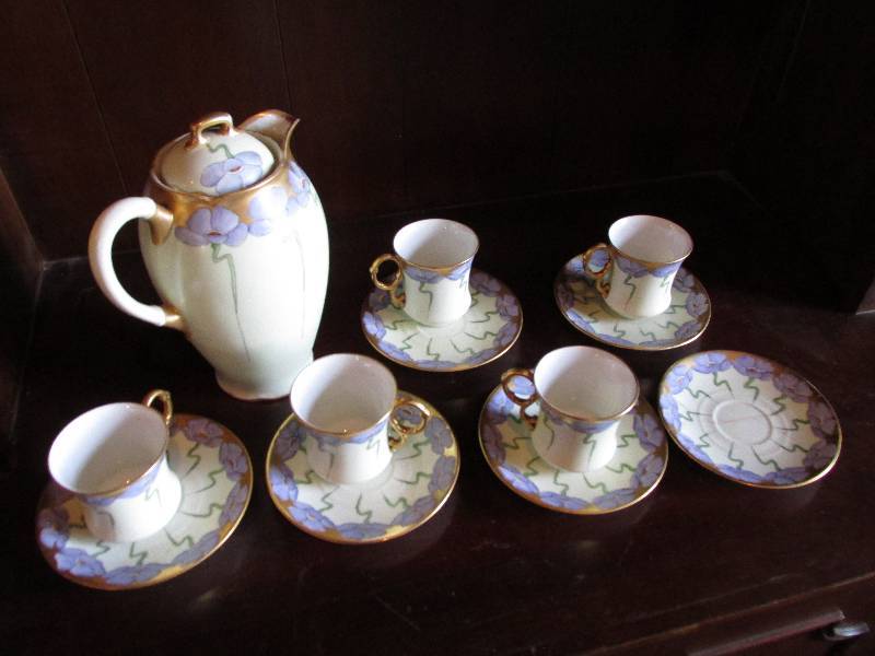 lot 32 image: D & C France, Royal Austria tea set...