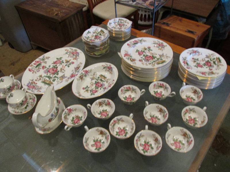 lot 45 image: Nice Wedgwood bone china set made i...
