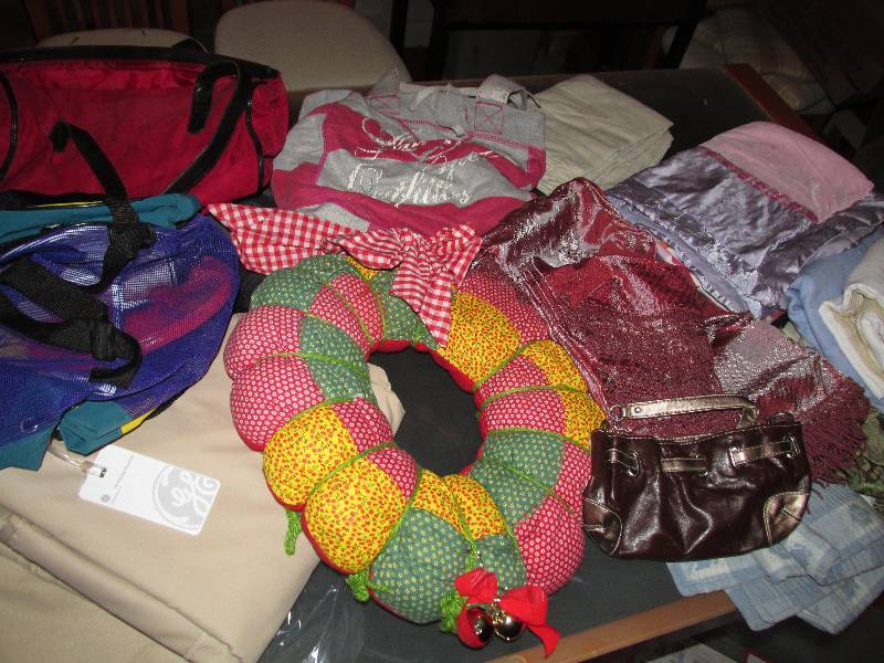 lot 120 image: American Eagle bag, cloth wreath, p...