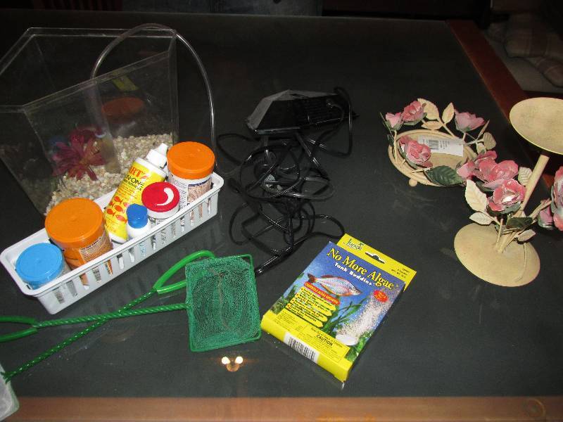 lot 127 image: Small fish aquarium setup with deco...