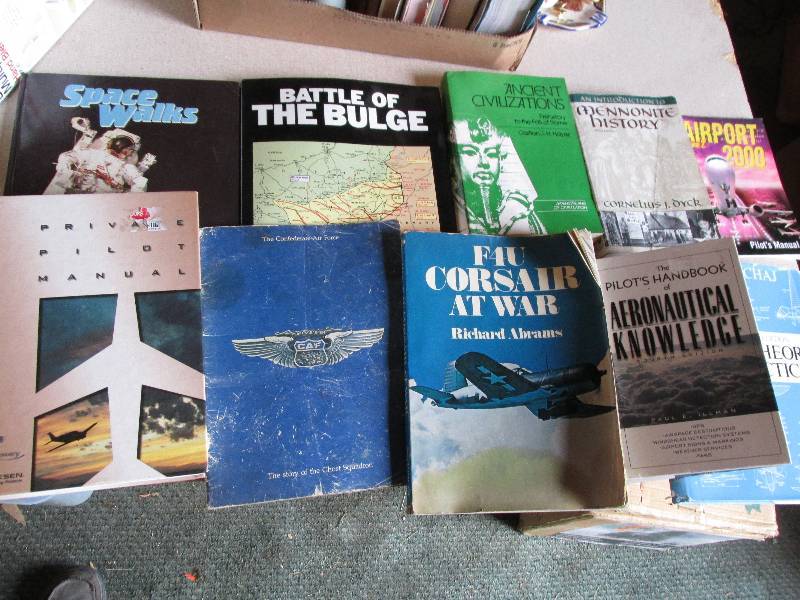 lot 70 image: Lot of history and flight books...