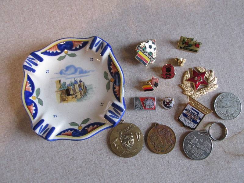 lot 73 image: Lot of pins and medals in a vintage...