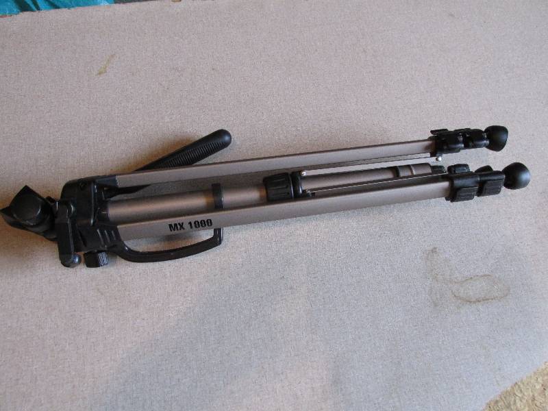 lot 88 image: MX1000 tripod...