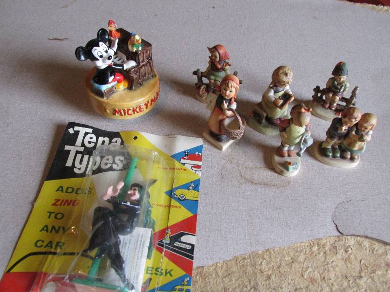 lot 90 image: Mickey Mouse vintage musical spinne...