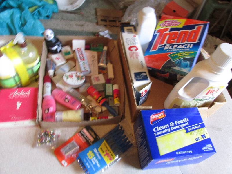 lot 95 image: Lot of assorted household cleaners ...
