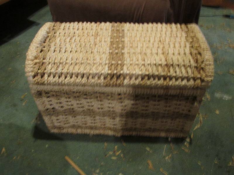 lot 102 image: Clothes hamper...
