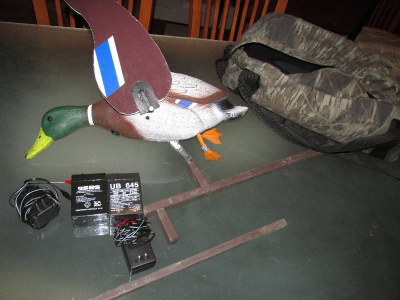 lot 108 image: Battery operated duck decoy with sp...
