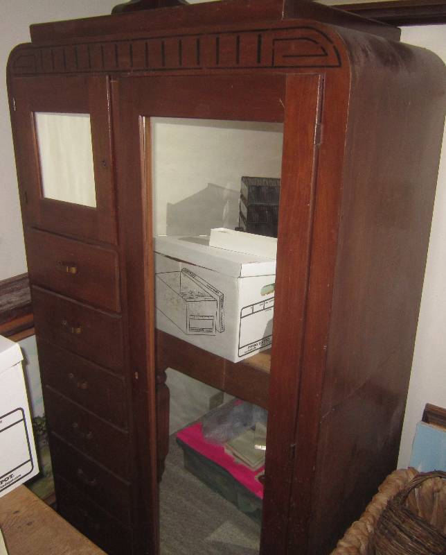 lot 2 image: Art Deco Wardrobe 38 x 62 x 20D with Hat Box