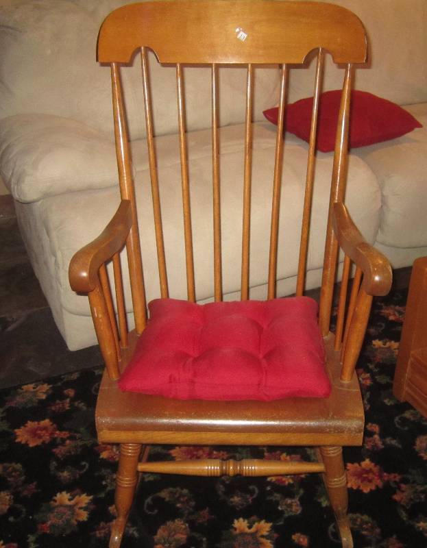 lot 13 image: Maple Rocker