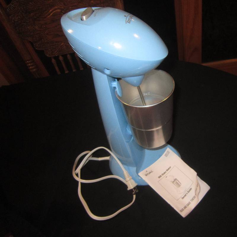 lot 17 image: Rival Brand New Blender 1950s Style Malt Shake Maker